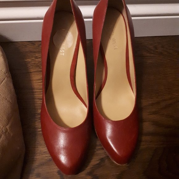 Nine West Pumps - Picture 1 of 2